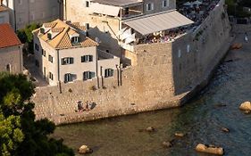 Sea Rocks Residence